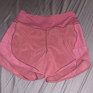 Lululemon 4” speed up shorts old style with pockets on the side